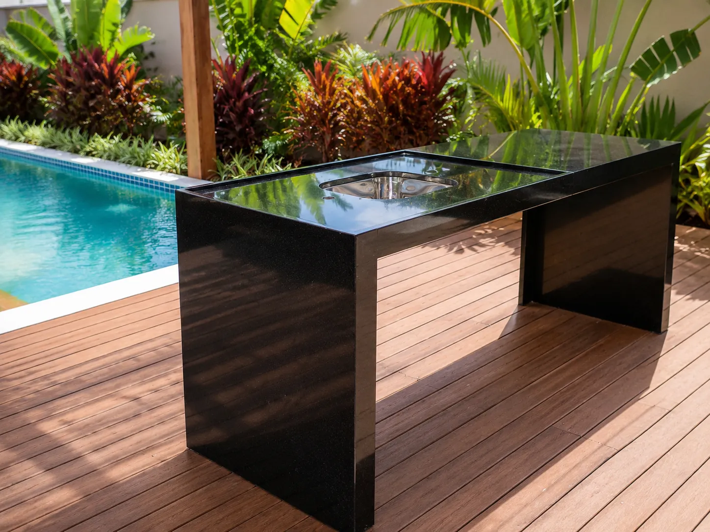 Ilha de deck em granito Preto São Gabriel com acabamento polido
